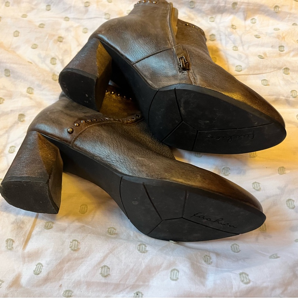 L'ATISTE Brown Ankle Booties with Studded Detail - Picture 3 of 4